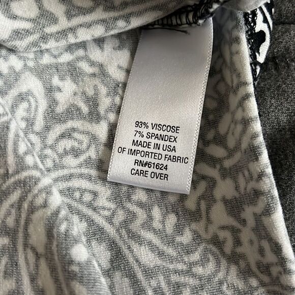 😊3/$30 Laura Ashley 1X B&W paisley tunic top. Buttery soft! - Picture 8 of 9